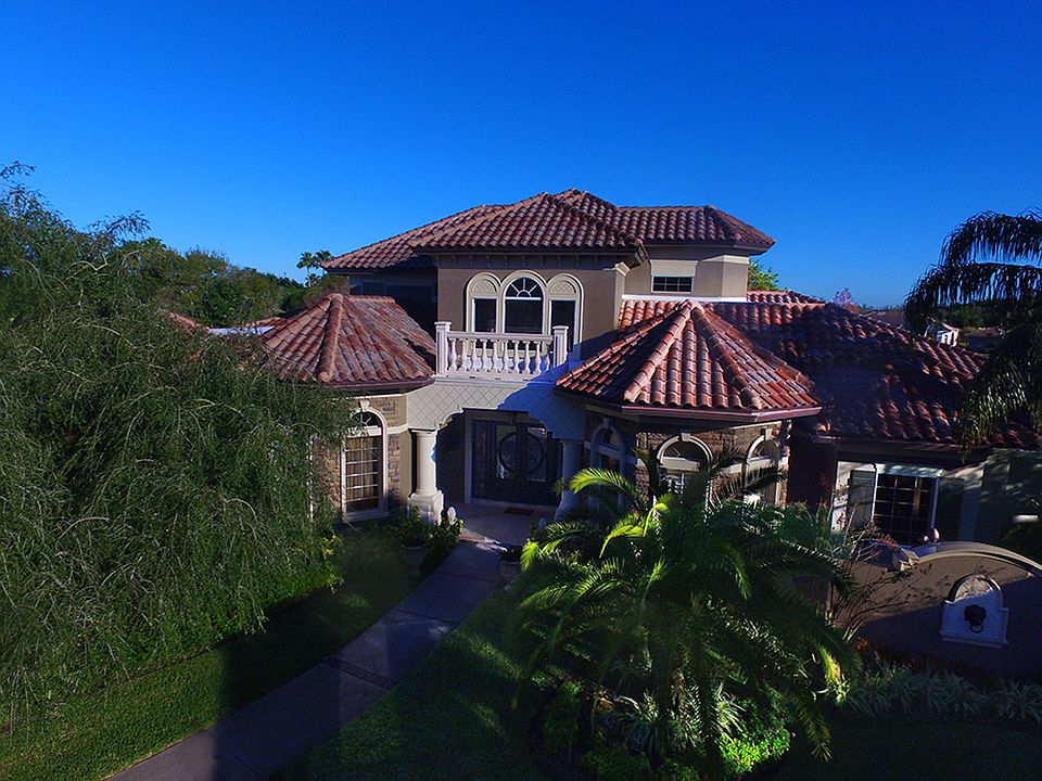 2nd image of 7305 Tamarind Cir N