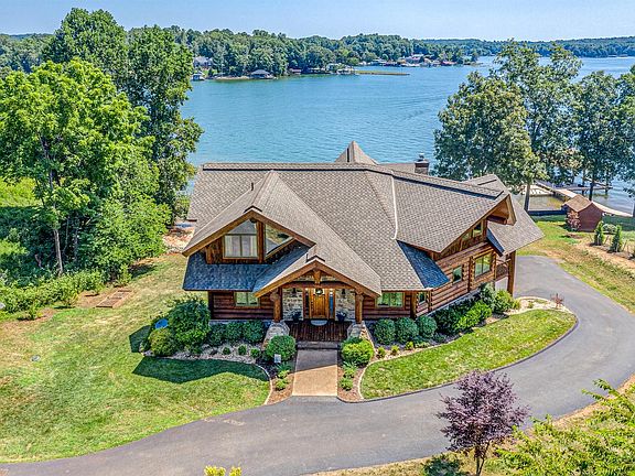3rd image of 101 Scotch Pine Dr