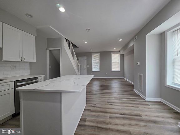 5th image of 3343 Elmora Ave
