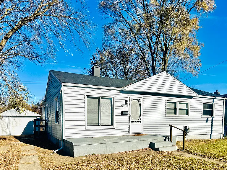 13049 Georgiana Ave — Photo 1