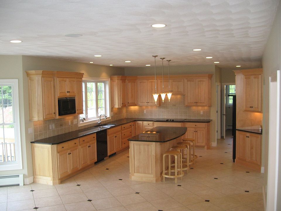 2nd image of 5 Sawyer Ln
