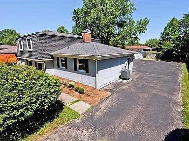 4th image of 1150 Fox Hill Dr #19726