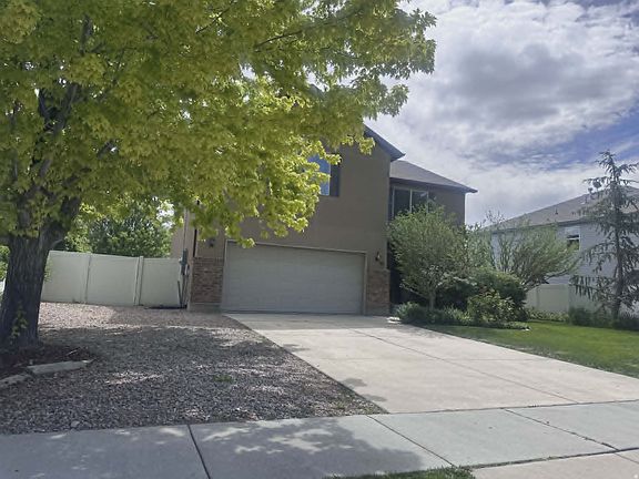 2nd image of 511 S Spanish Fields Dr