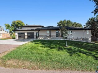 1608 S Powder House Rd, Sioux Falls, SD 57110