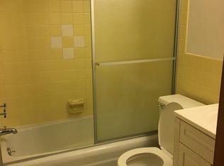 917 4th St, Charleston, IL 61920