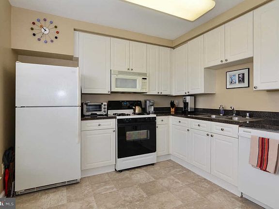 4th image of 2484 Angeline Dr APT 303