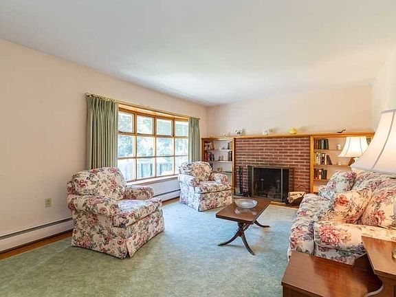 3rd image of 33 Circle Dr