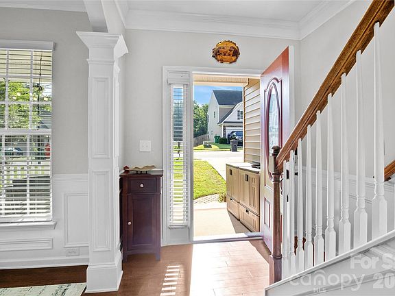 3rd image of 10621 Shanon Darby Ln