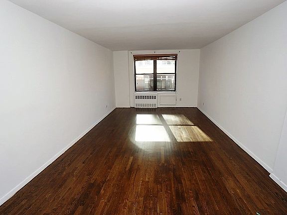 5th image of 165 Christopher St APT 4T