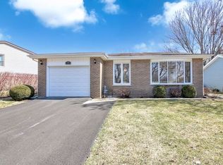 33 Chevy Chase Dr, Buffalo Grove, IL