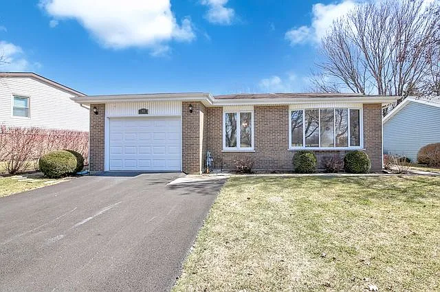 33 Chevy Chase Dr photo 1
