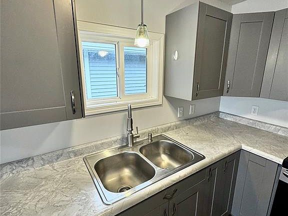 5th image of 405 E Main St