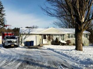 208 Broadmoor Dr, Camillus, NY 13031