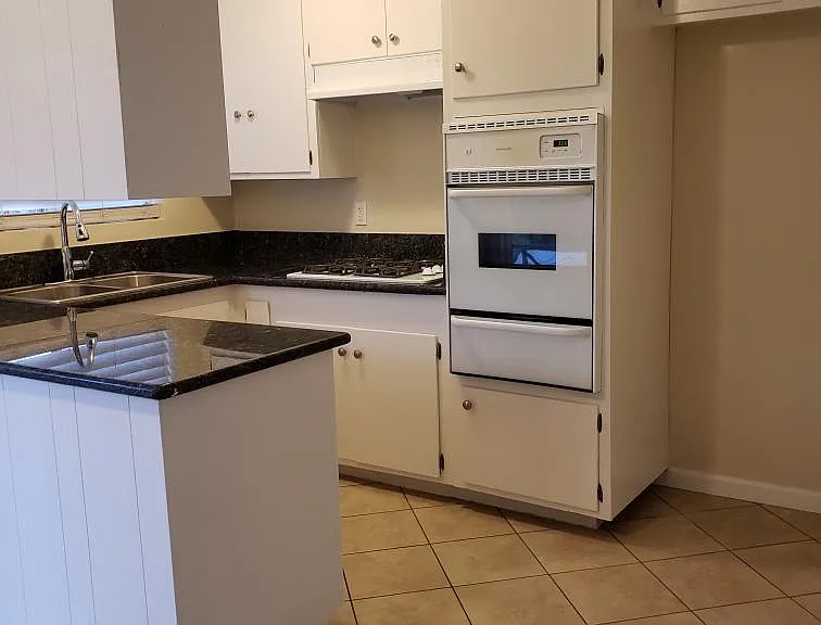 2323 Huntington Ln #C — Photo 2