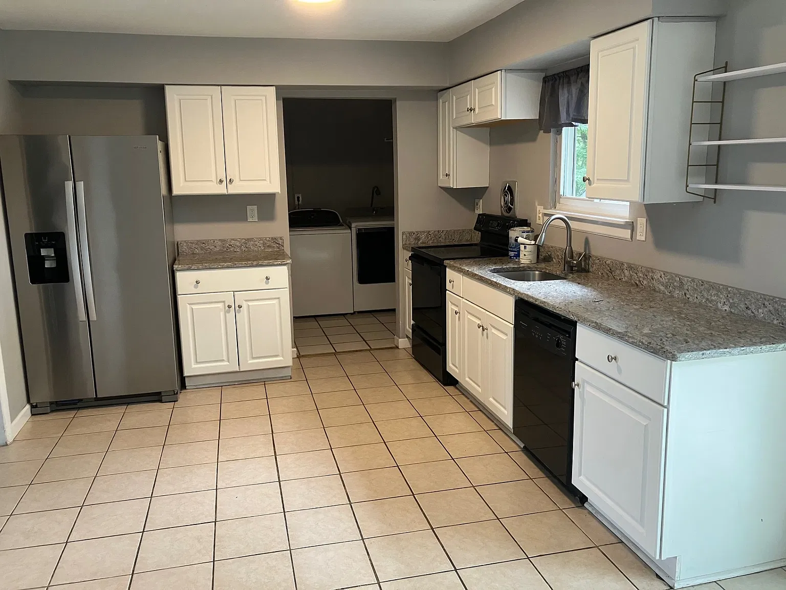 3 bed, 1300 sqft, $2,300 — Photo 3