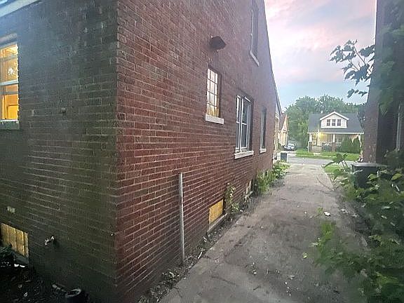 12027 Sanford 