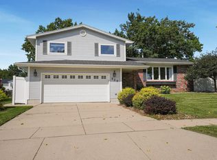 822 Lynda Rd, Waterloo, IA 50701