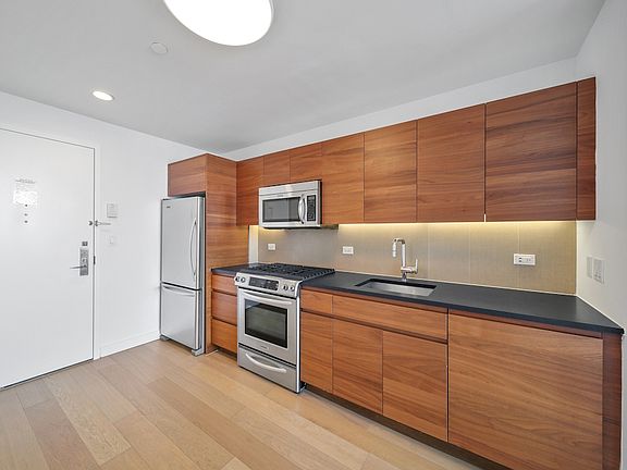 3rd image of 550 W 45th St APT 2317