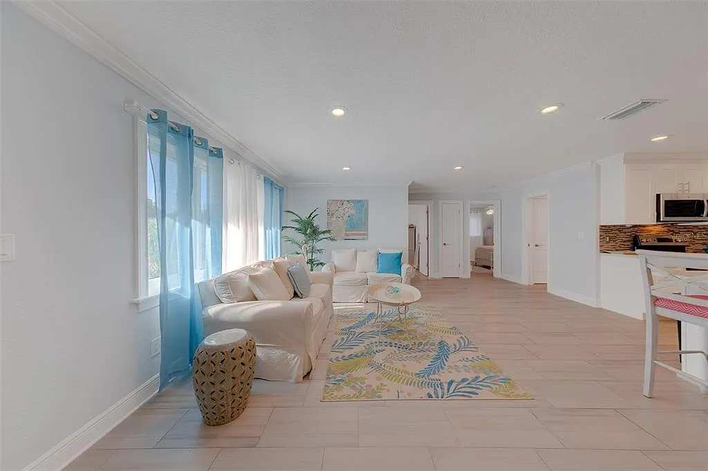 3 bed, 2.0 bath, 1560 sqft, $3,000 — Photo 4