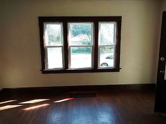 3rd image of 912 16th Ave