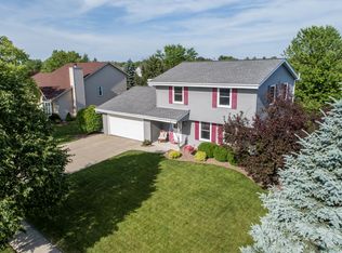 1022 N Shore Dr, Pewaukee, WI 53072