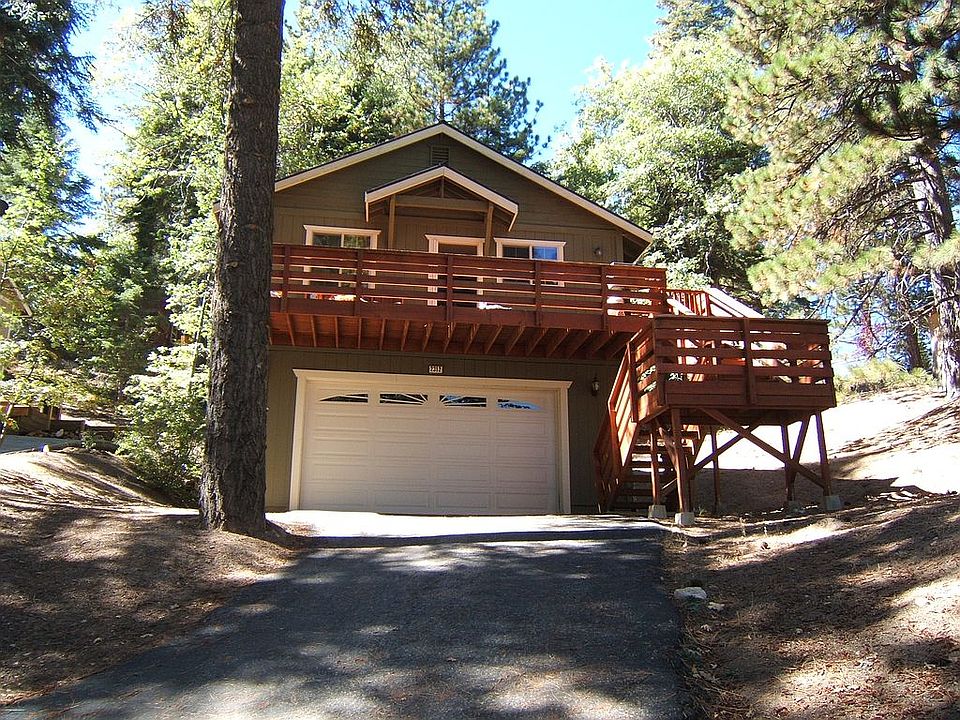 2 bdr, 1 1/2 bath w/Garage