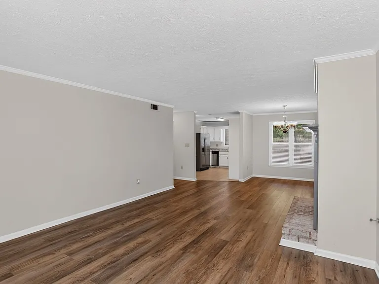 104 Montclair Dr — Photo 14