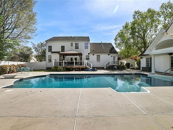 2nd image of 500 Fall Ridge Ct