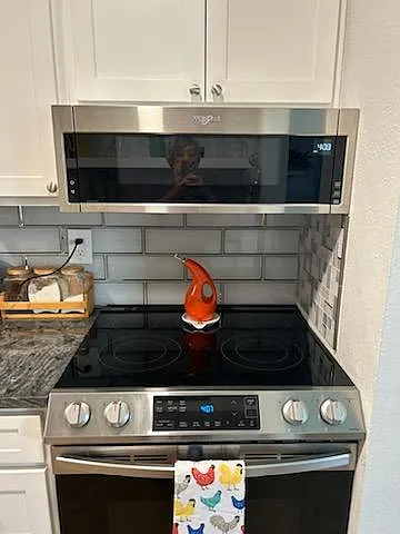 Smart range, self cleaning. You'll love this microwave, gives lots of space and doesn't crowd the stovetop. You aren't roasting a turkey in there anyway!