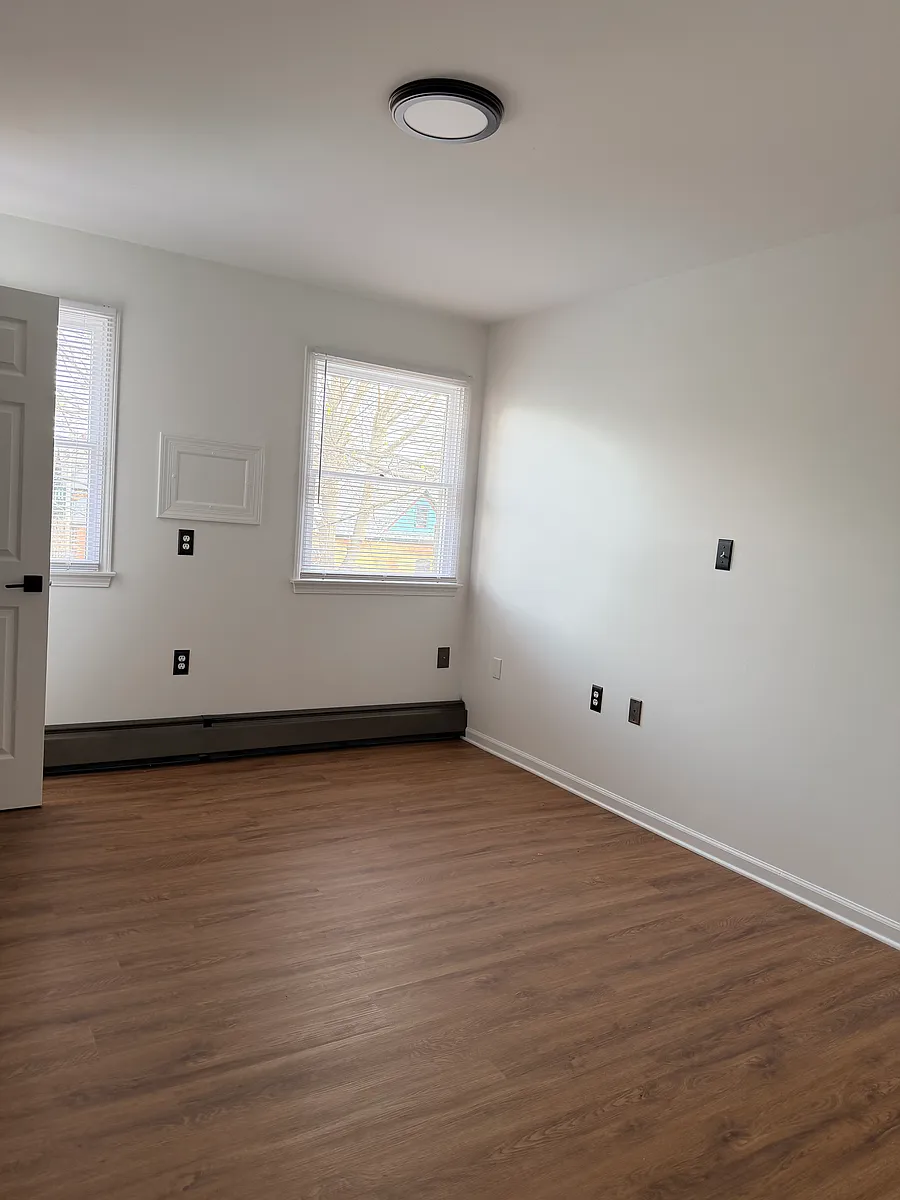 Photo 2 of 9 - 433 Linwood Ave #6 - Buffalo, NY Building Photo - 433 Linwood Ave #6