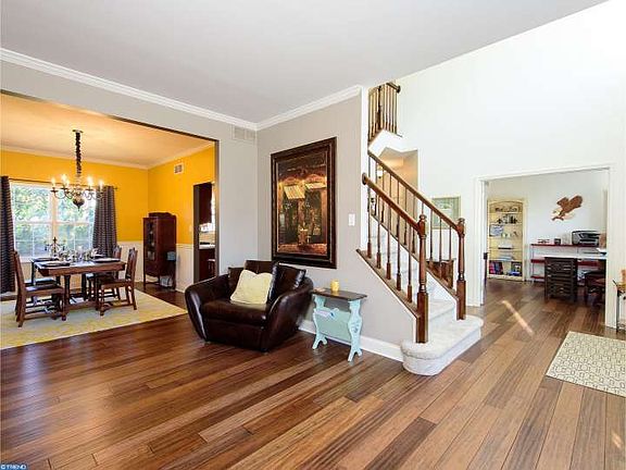 5th image of 36 Blue Spruce Dr