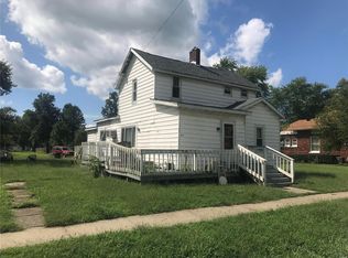 611 N Main St, Sandoval, IL 62882