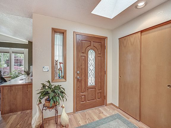 4th image of 6127 Thornbury Ct SE