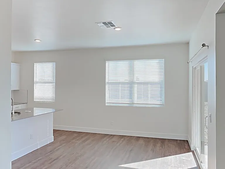 21425 S 231st St — Photo 5