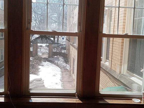 5th image of 2326 W Sunnyside Ave #1