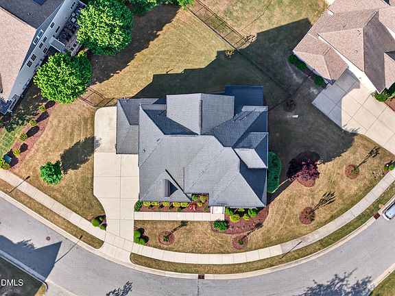 5th image of 421 Bolton Grant Dr