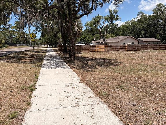 5th image of Hicks Rd
