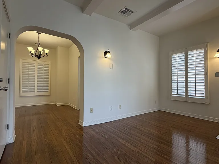 Lindbrook Manor Apartments — Photo 122