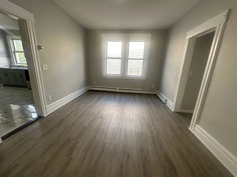 317 W Runyon St #3R — photo 4 of 8