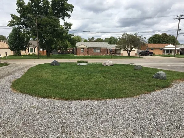 16540 Masonic Blvd, Fraser, MI 48026