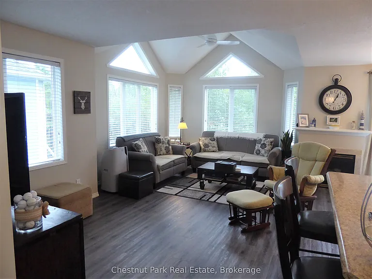 17 Valleymede Ct — Photo 5