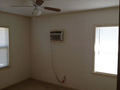 4th image of 250 E 35th St