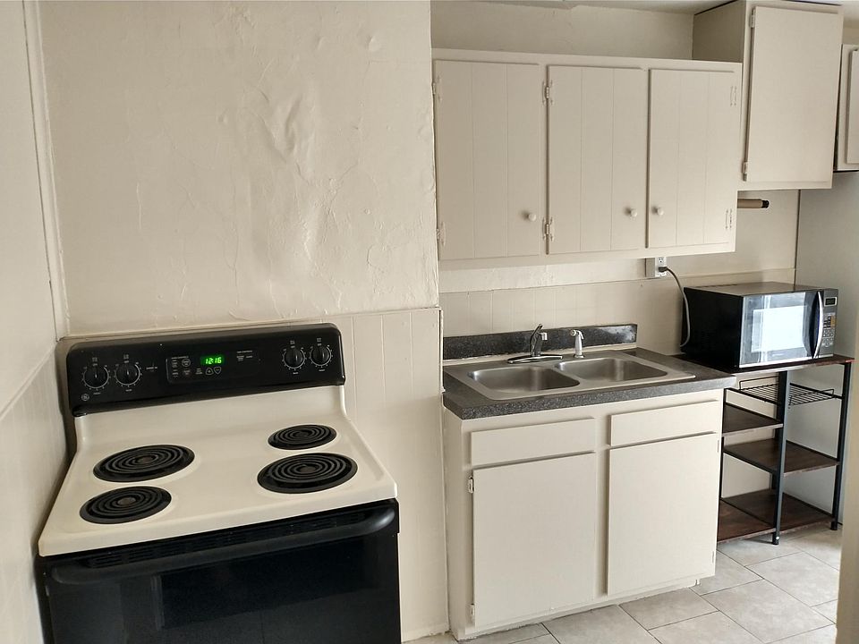 1st image of 221 W Main St #1/2