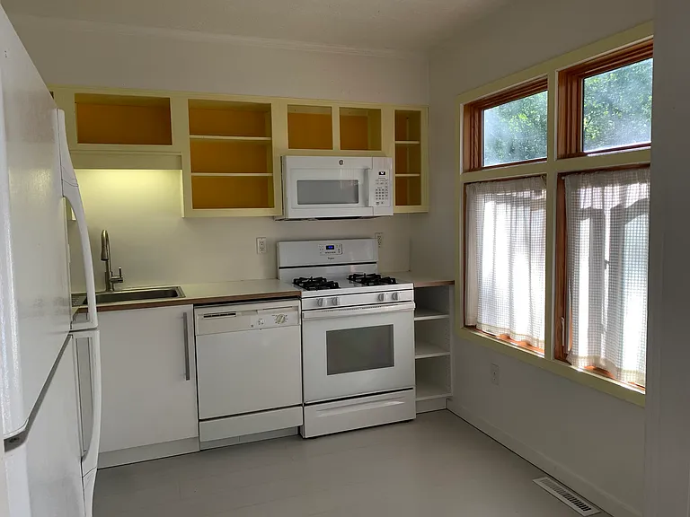 112B Goldston Ave — Photo 4