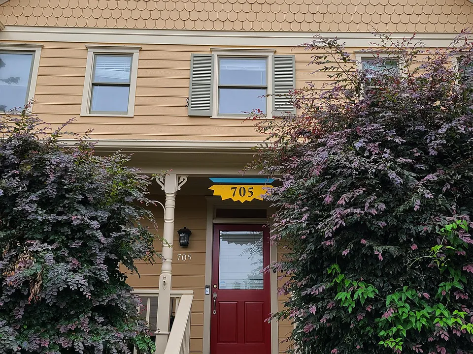 705 McDonald St SE