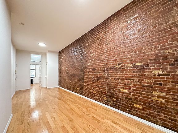4th image of 213 E 5th St APT 1