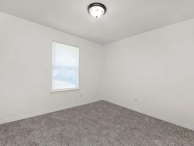 9568 Brentwood Blvd — Photo 28