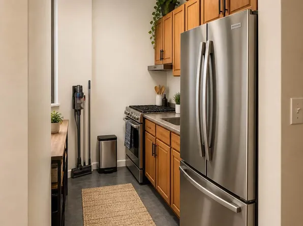 216 Sixth Avenue image 1 of 3