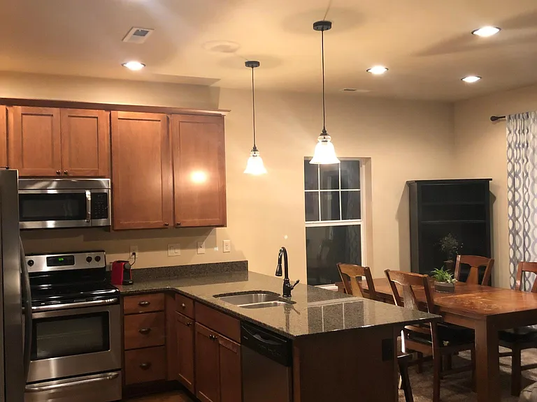2452 NW Columbia Ave — Photo 4