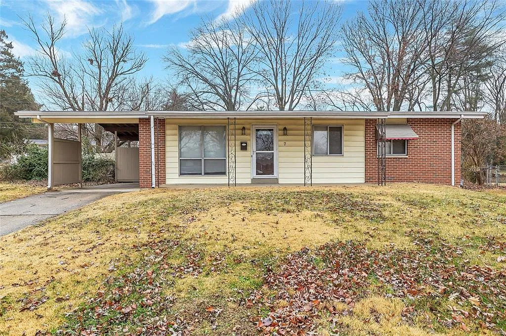 3 bed, 1.5 bath, 1066 sqft, $1,500 — Photo 1